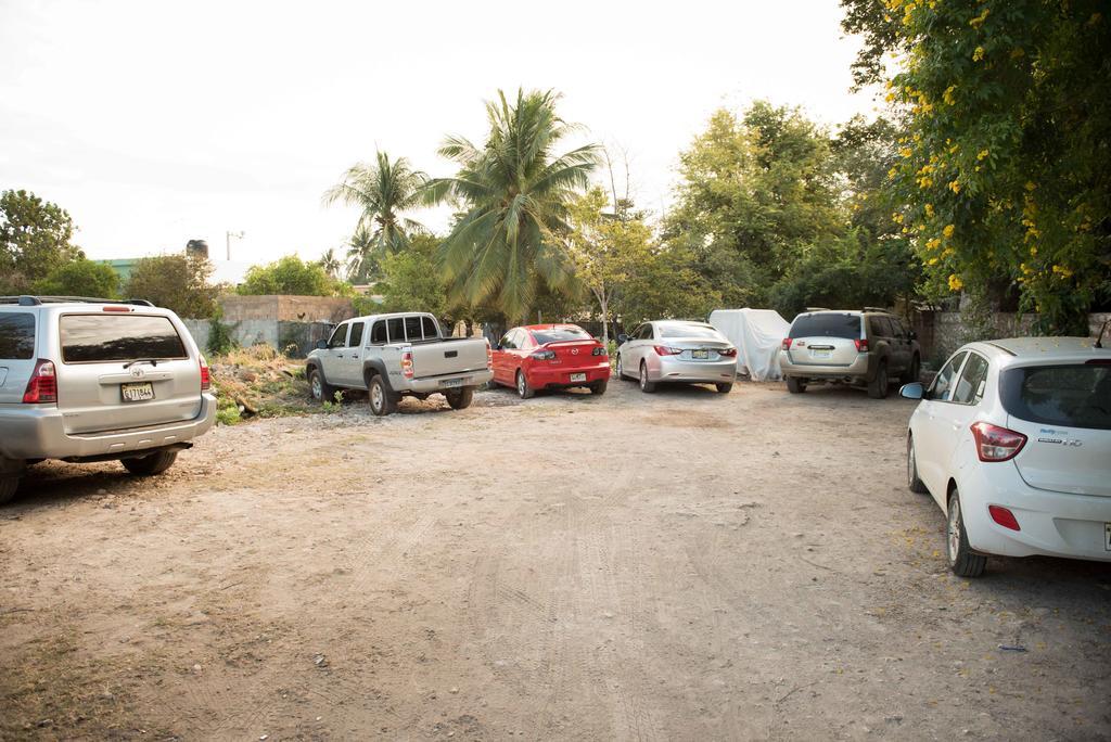 Hostal Dona Chava Pedernales Exterior photo