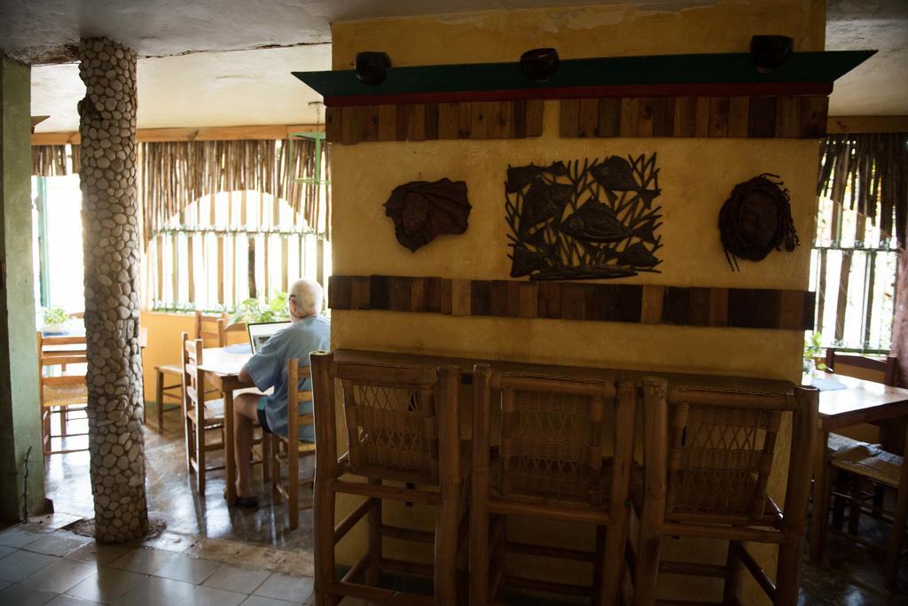 Hostal Dona Chava Pedernales Exterior photo