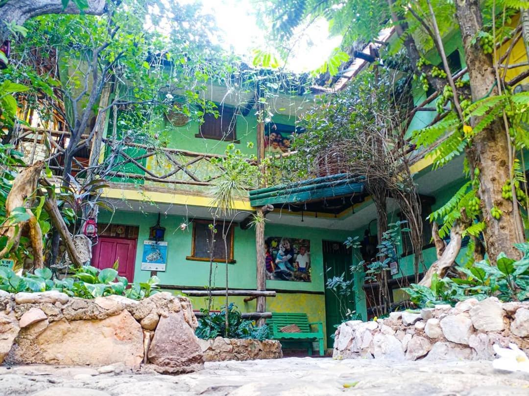 Hostal Dona Chava Pedernales Exterior photo